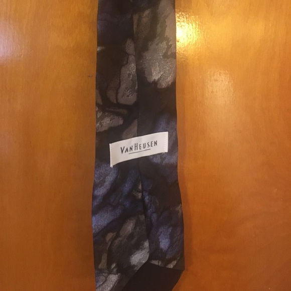 Van-Heusen” Blue Tie - Picture 3 of 4